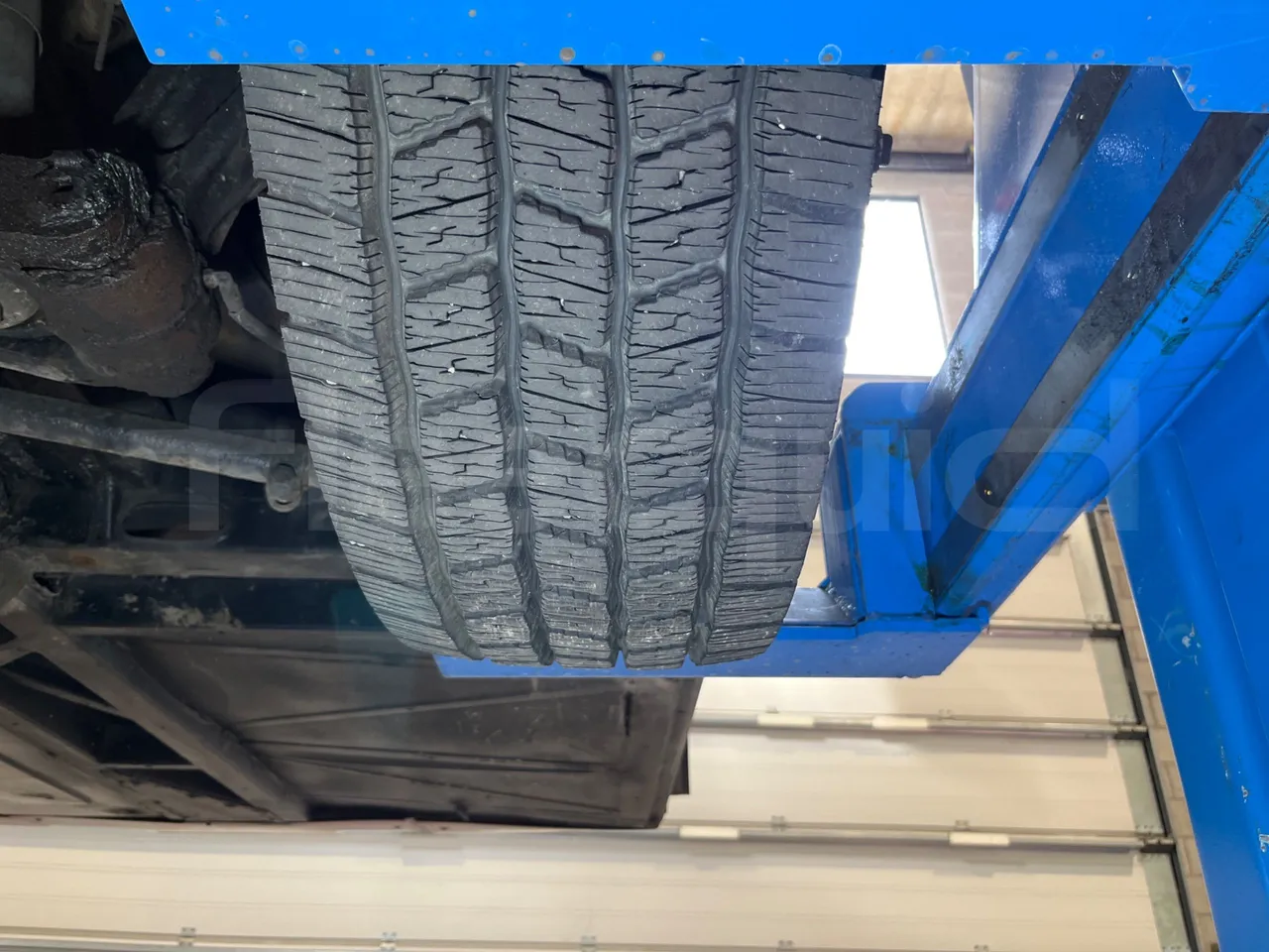 Solaris Urbino 12 -EUR5 - 231kW - 12m - tread condition front tires right