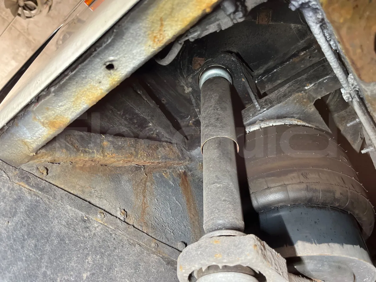 Solaris Urbino 12 -EUR5 - 231kW - 12m - axle 2 shock absorbers 2 left