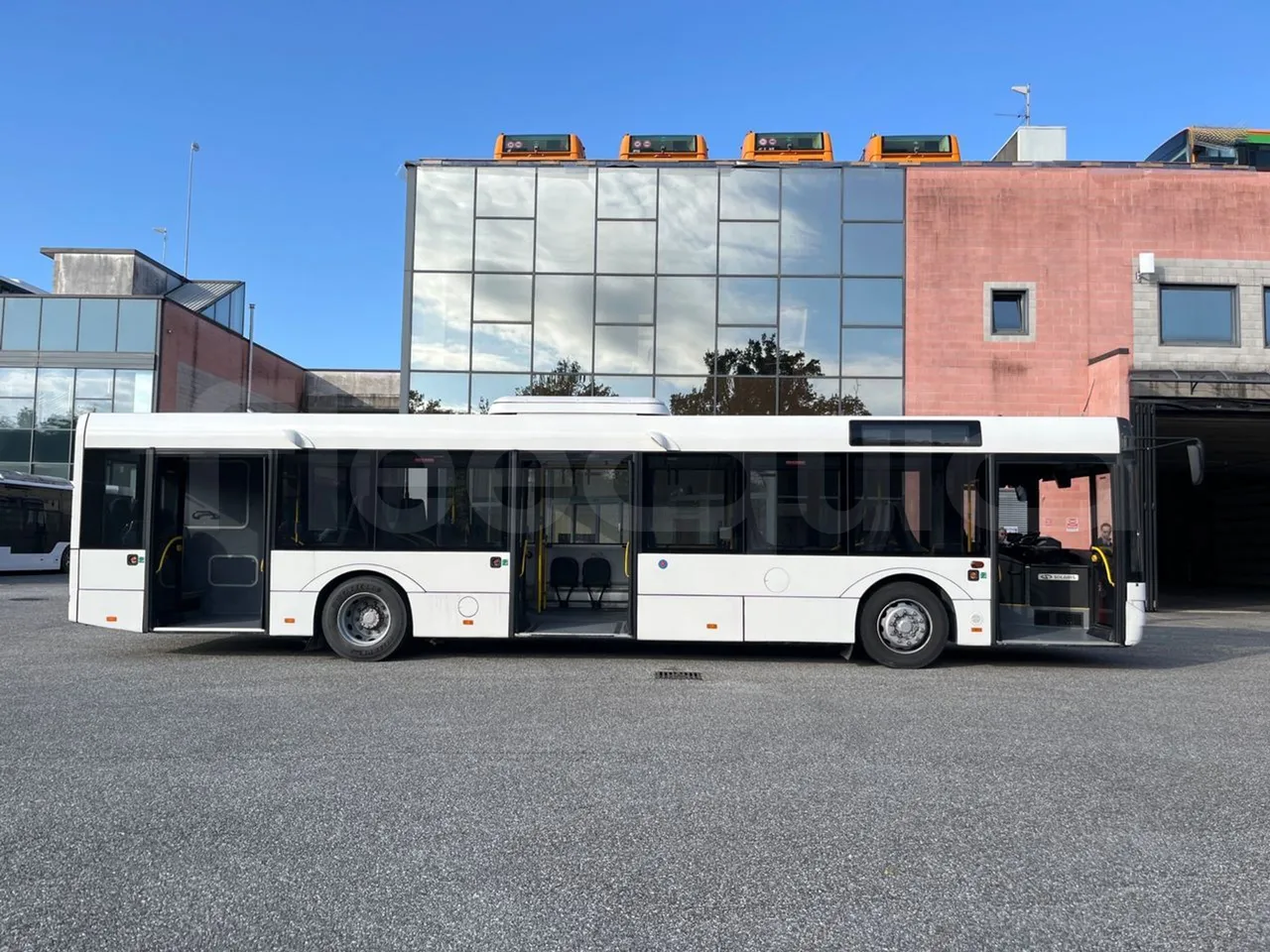 Solaris Urbino 12 -EUR5 - 231kW - 12m - right side doors open
