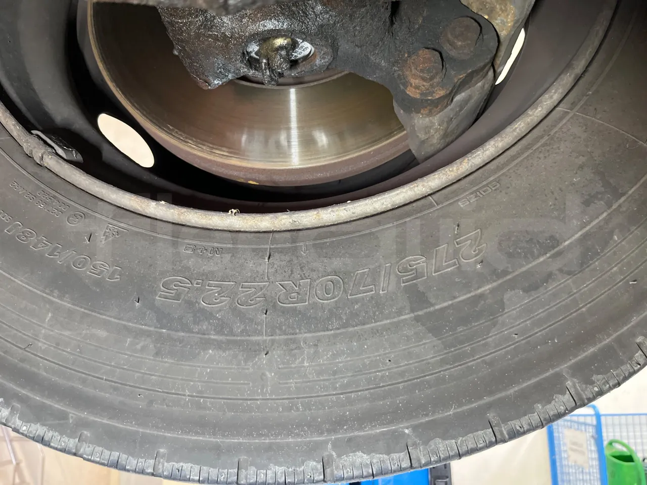Solaris Urbino 12 -EUR5 - 231kW - 12m - front left tire measurements