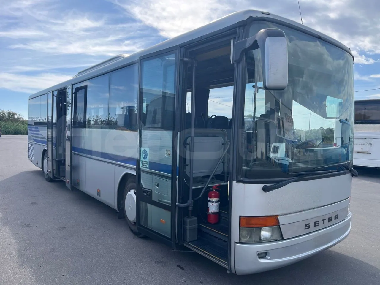 Setra S315 UL/ Euro 3 - 260 Kw - 12 Mt - 3/4 right front doors open