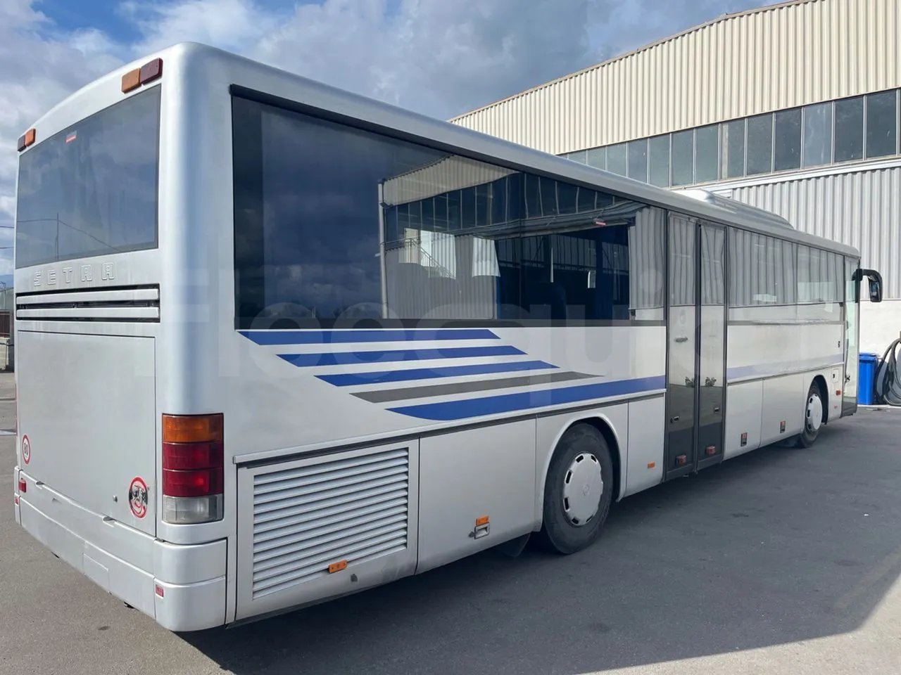 Setra S315 UL/ Euro 3 - 260 Kw - 12 Mt - 3/4 right rear doors closed