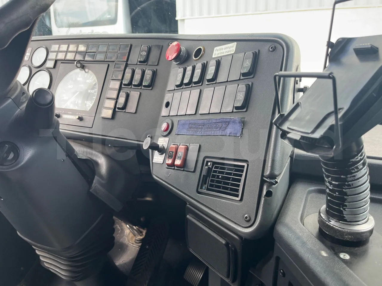 Setra S315 UL/ Euro 3 - 260 Kw - 12 Mt - onboard devices 1