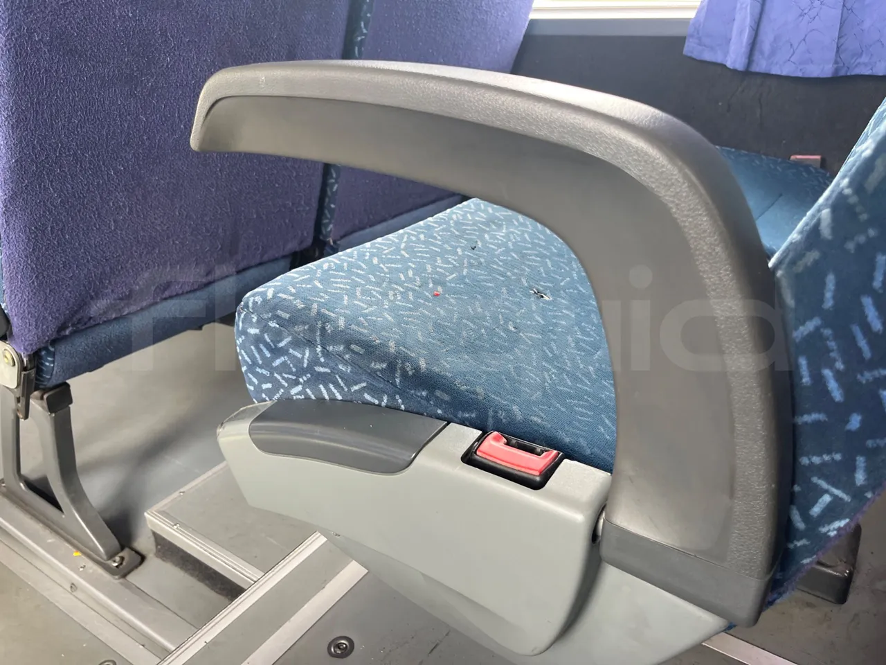 Setra S315 UL/ Euro 3 - 260 Kw - 12 Mt - armrest detail photo