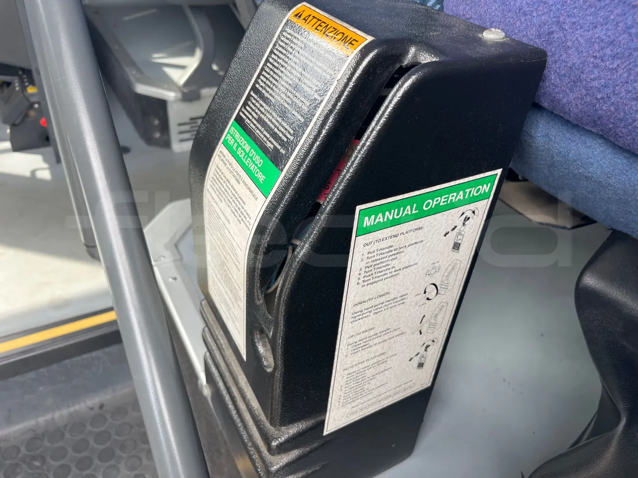 Setra S315 UL/ Euro 3 - 260 Kw - 12 Mt - usb charging detail