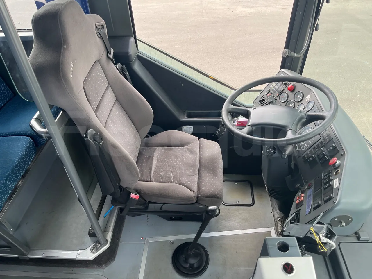 Setra S315 UL/ Euro 3 - 260 Kw - 12 Mt - driver's seat photo
