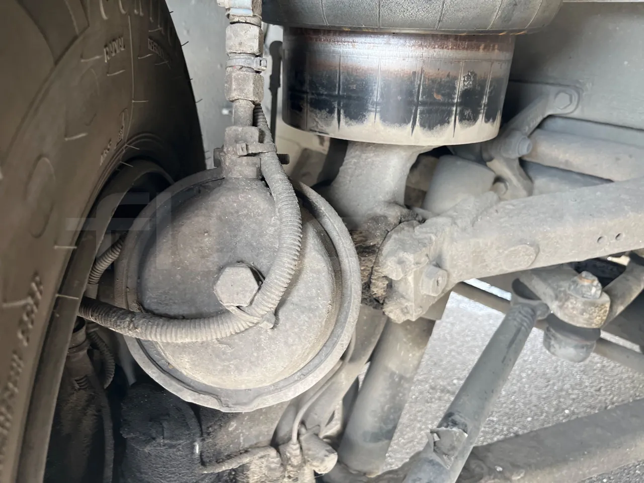 Setra S315 UL/ Euro 3 - 260 Kw - 12 Mt - front brake calipers left