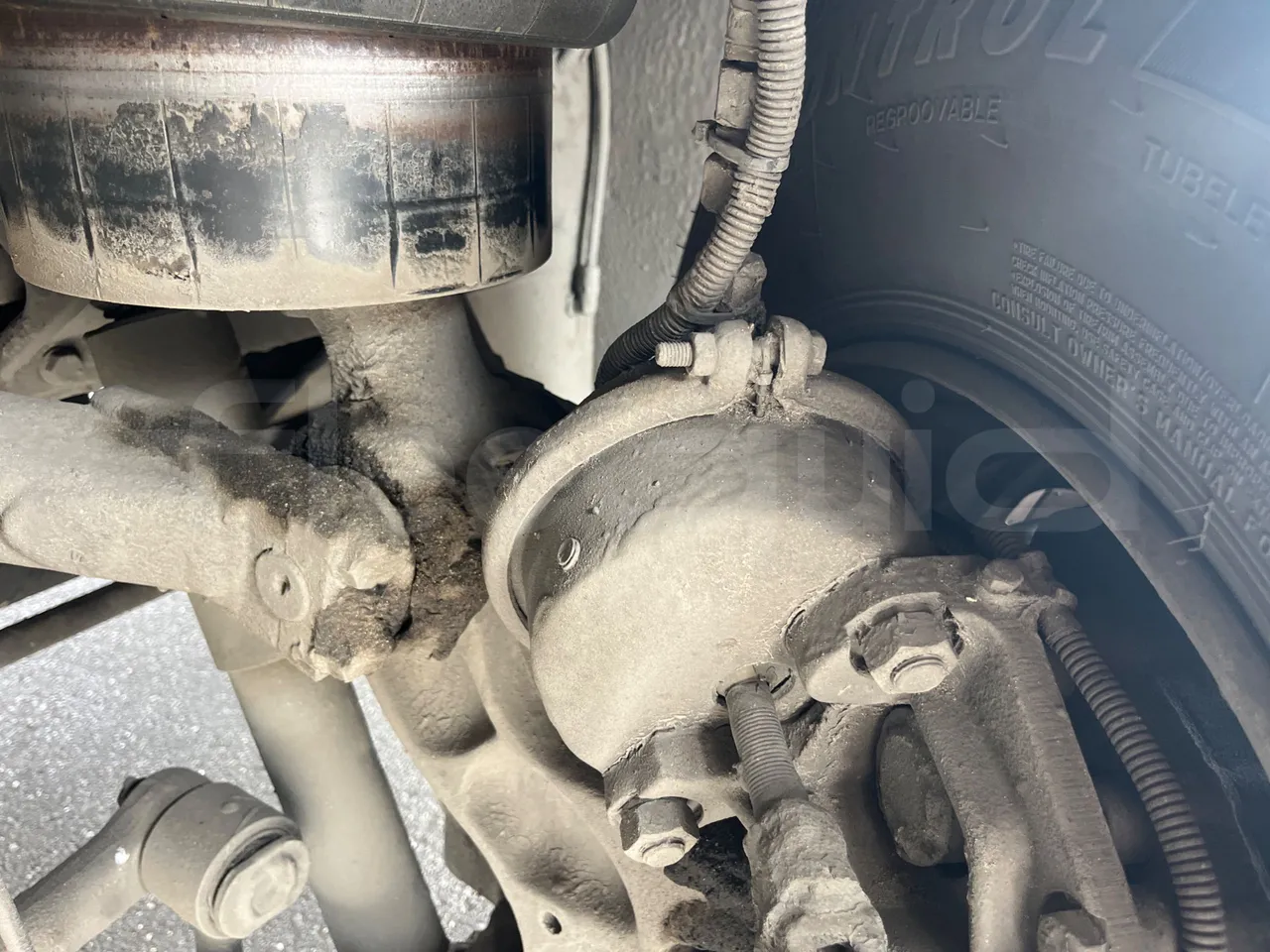 Setra S315 UL/ Euro 3 - 260 Kw - 12 Mt - front brake calipers right