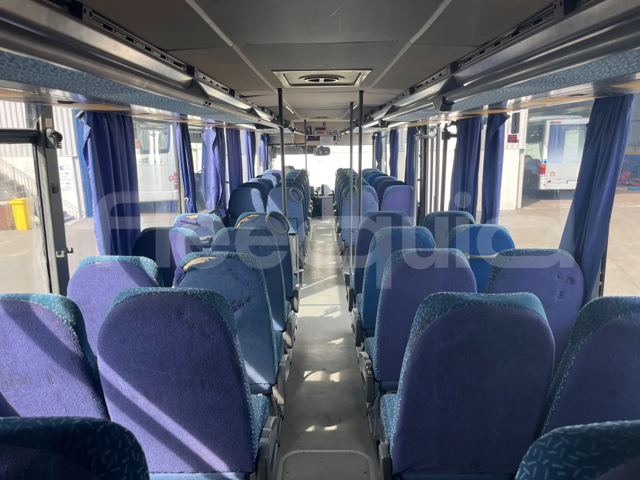 Setra S315 UL/ Euro 3 - 260 Kw - 12 Mt - forward view middle aisle