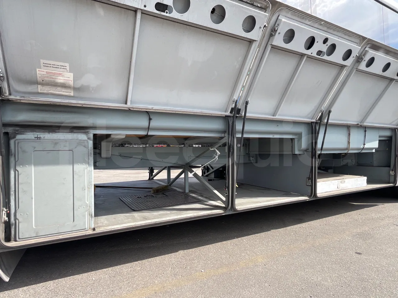 Setra S315 UL/ Euro 3 - 260 Kw - 12 Mt - internal frame rust check