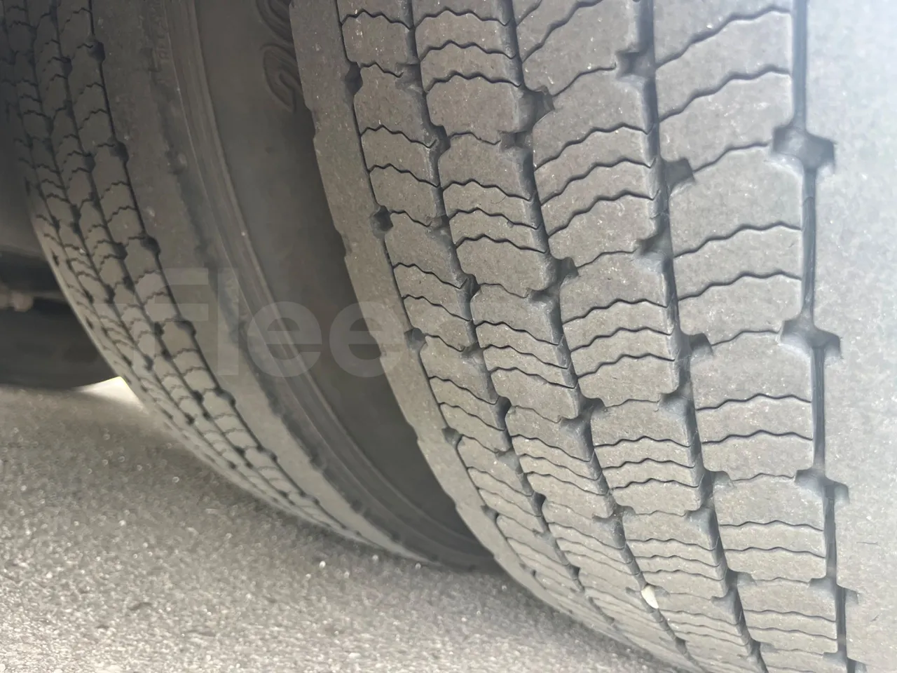 Setra S315 UL/ Euro 3 - 260 Kw - 12 Mt - tread condition front tires left