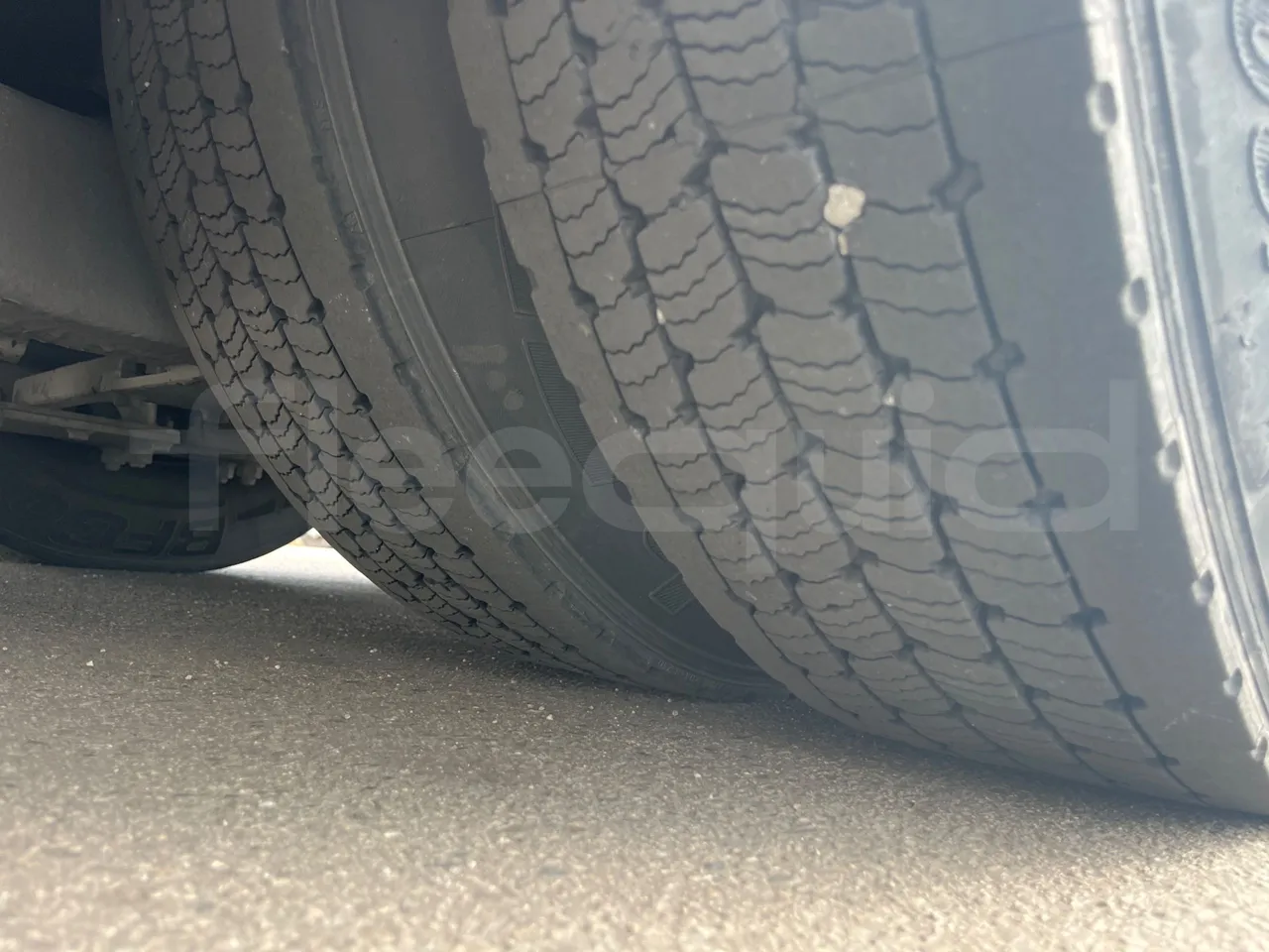 Setra S315 UL/ Euro 3 - 260 Kw - 12 Mt - tread condition second axle tires right