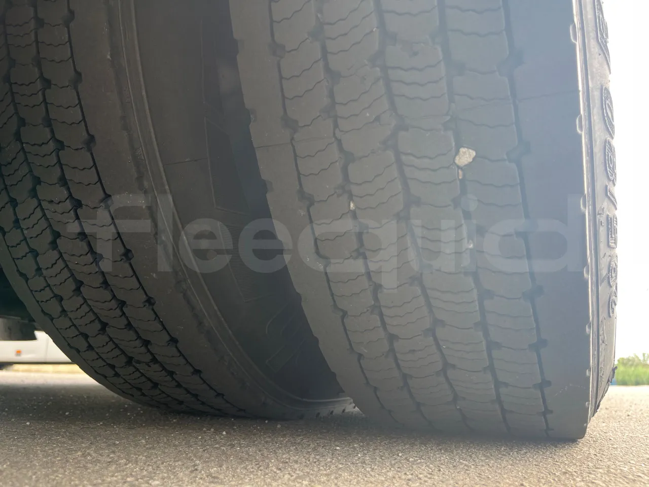 Setra S315 UL/ Euro 3 - 260 Kw - 12 Mt - tread condition third axle tires left