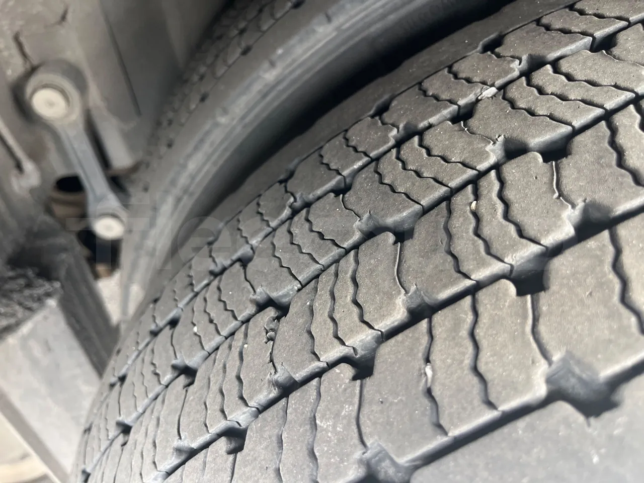 Setra S315 UL/ Euro 3 - 260 Kw - 12 Mt - tread condition third axle tires right