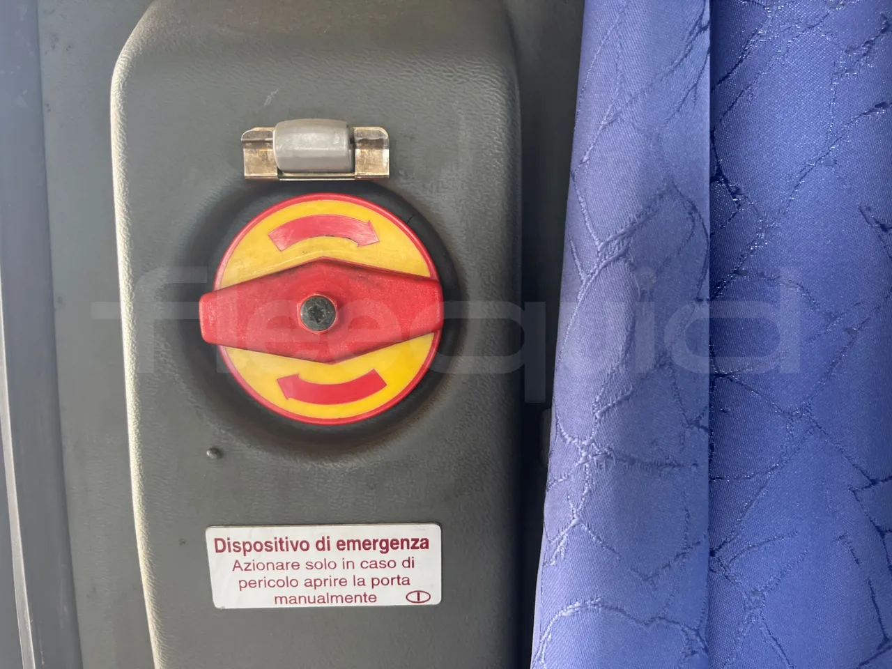 Setra S315 UL/ Euro 3 - 260 Kw - 12 Mt - power outlets detail