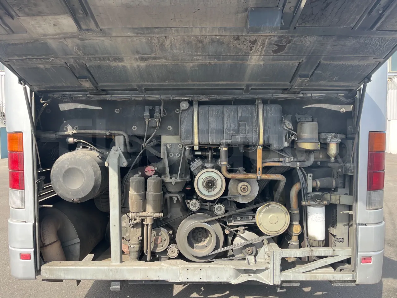 Setra S315 UL/ Euro 3 - 260 Kw - 12 Mt - rear hatch open