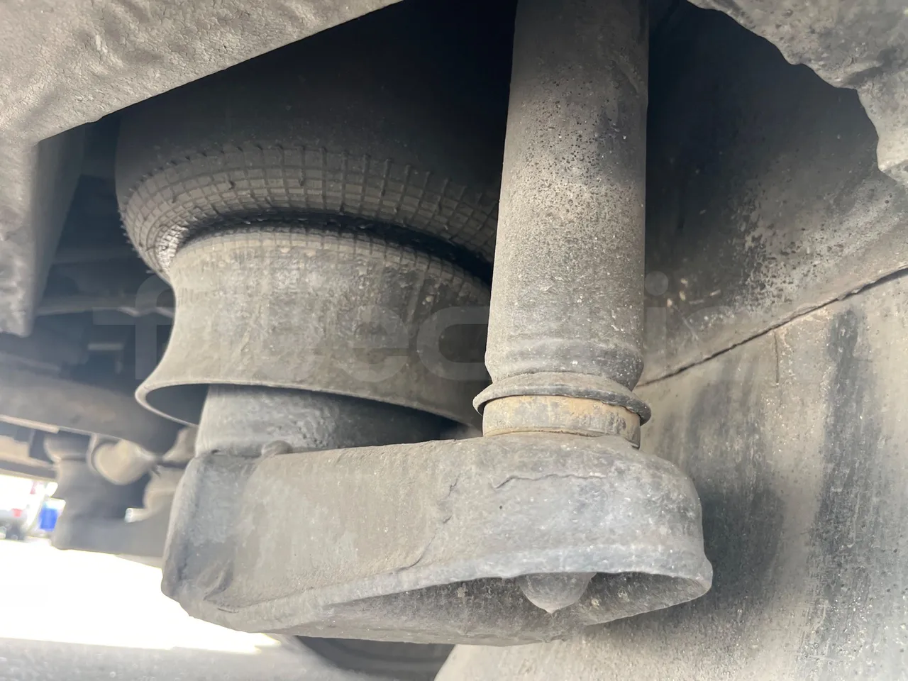 Setra S315 UL/ Euro 3 - 260 Kw - 12 Mt - axle 2 shock absorbers 1 right