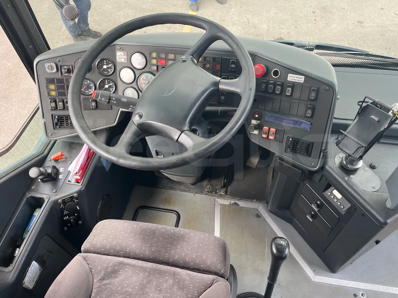 Setra S315 UL/ Euro 3 - 260 Kw - 12 Mt - steering wheel photo