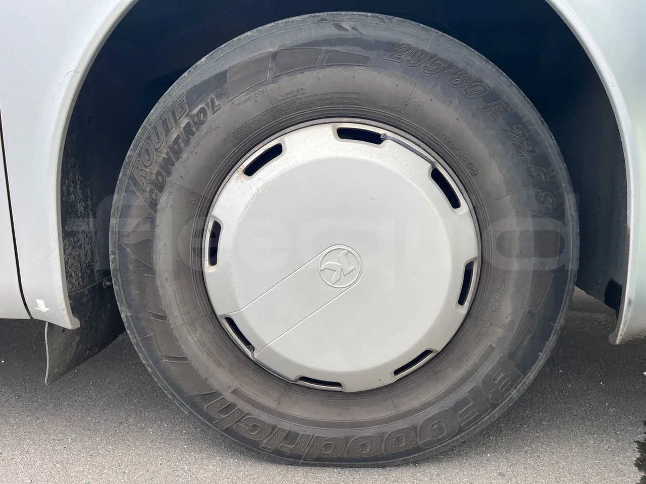 Setra S315 UL/ Euro 3 - 260 Kw - 12 Mt - front left tire measurements