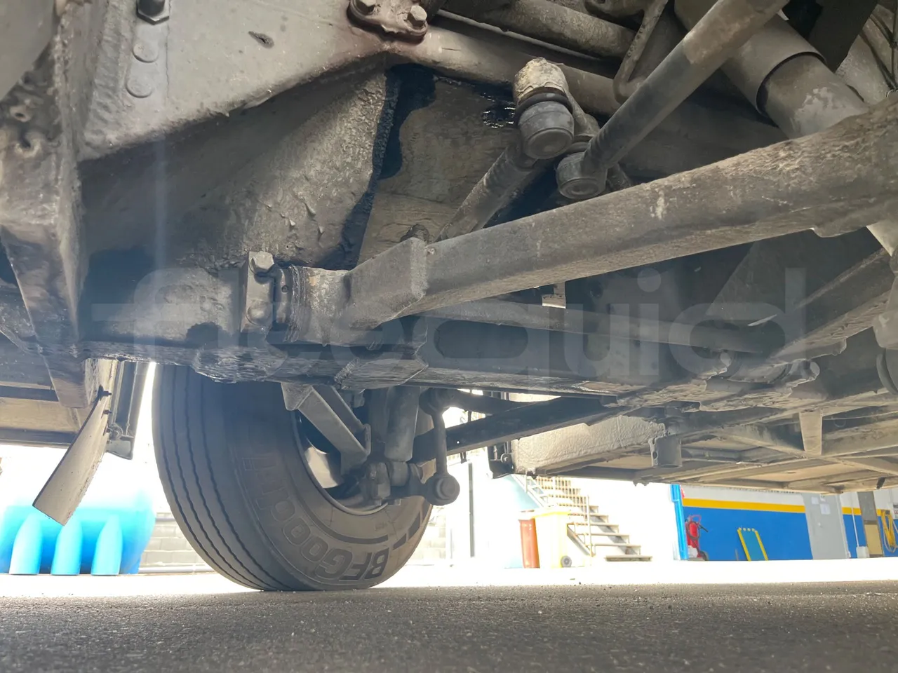 Setra S315 UL/ Euro 3 - 260 Kw - 12 Mt - front axle right side