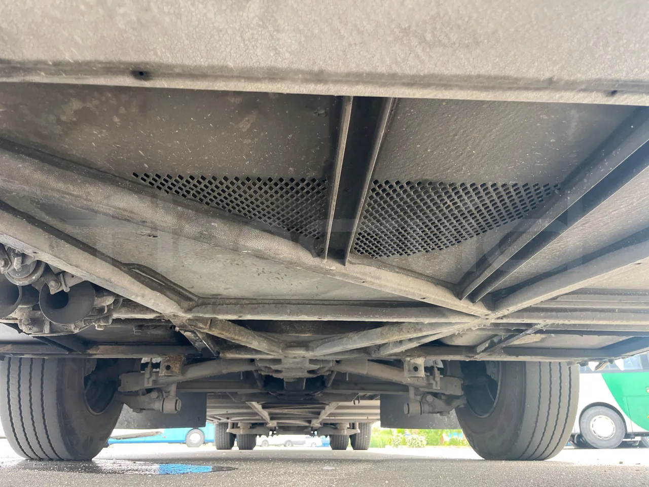 Setra S315 UL/ Euro 3 - 260 Kw - 12 Mt - front undercarriage from front