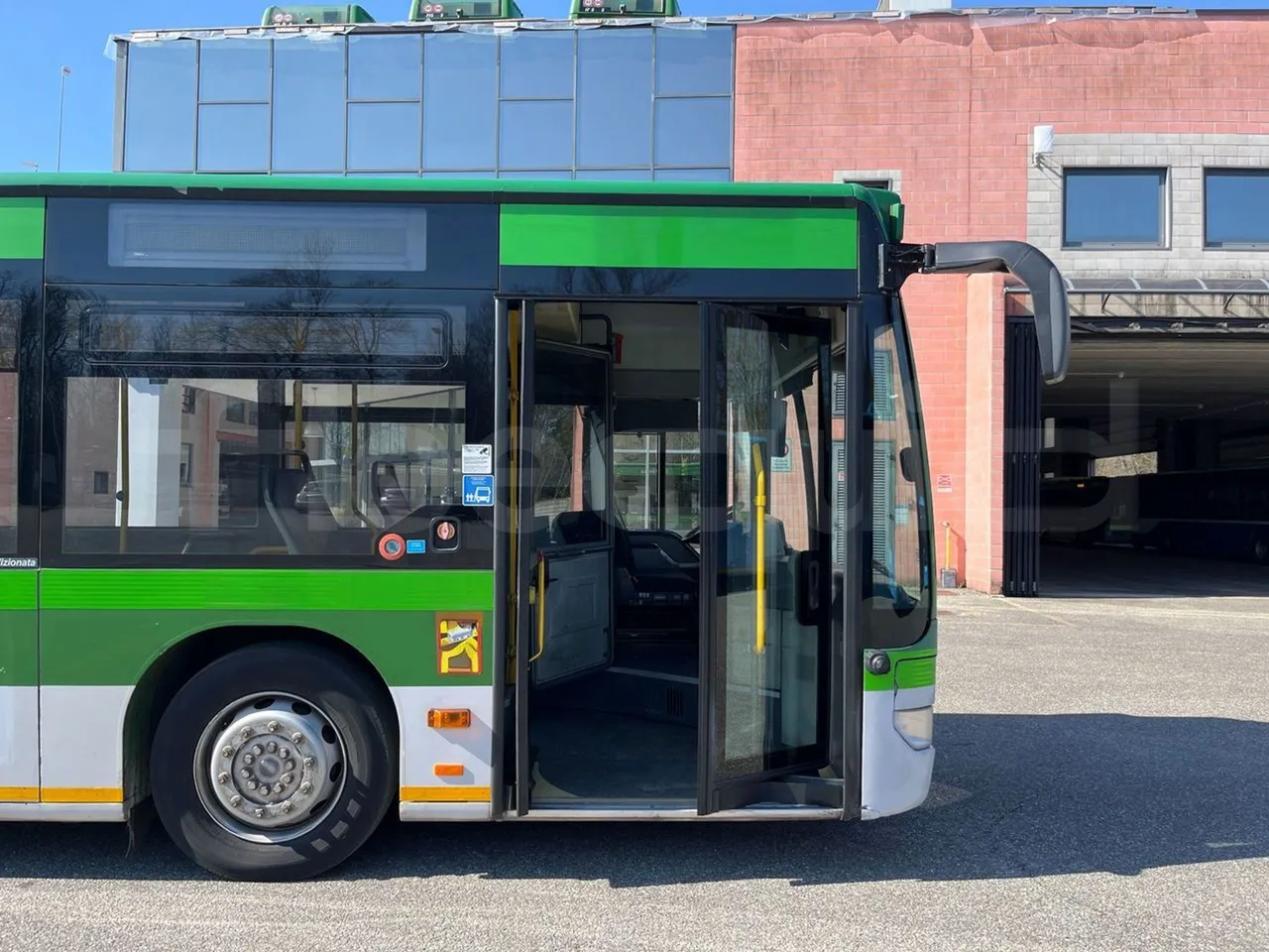 Mercedes-Benz Citaro G 0530 - Euro5 - 260kW - 17.940mt - front door 1 open