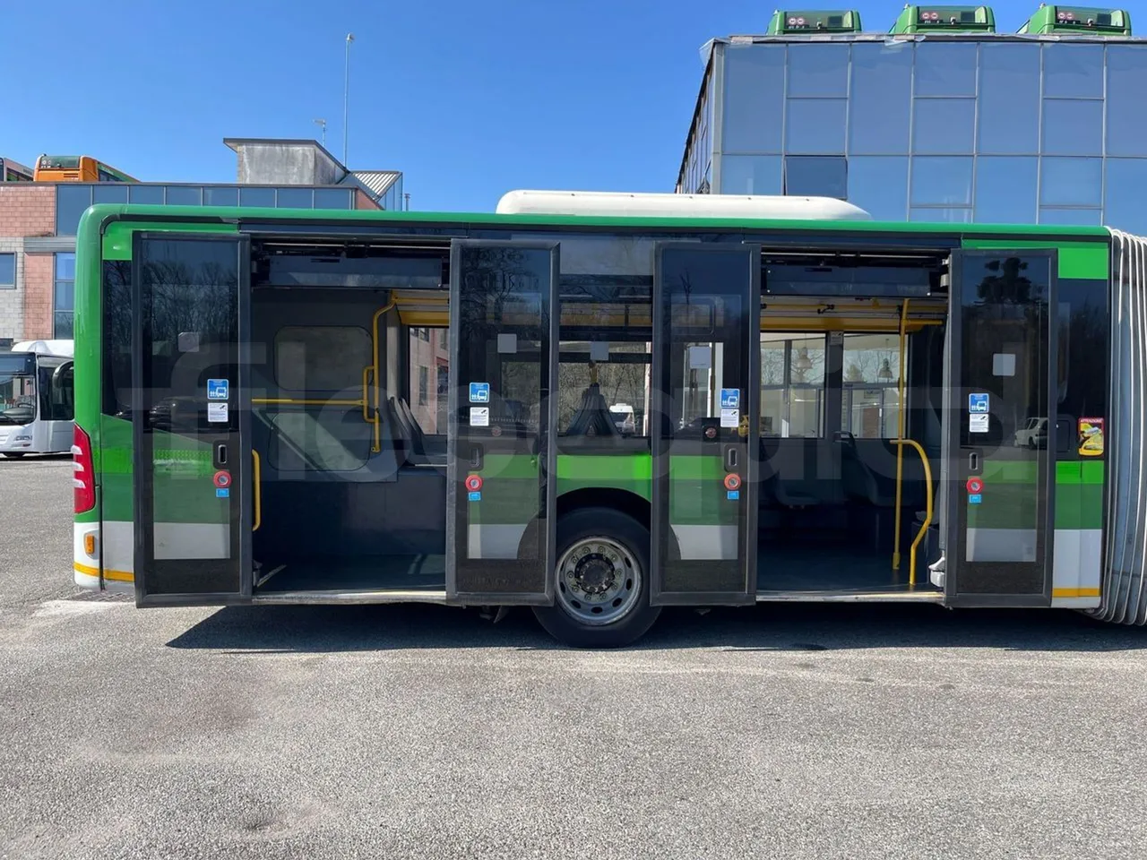 Mercedes-Benz Citaro G 0530 - Euro5 - 260kW - 17.940mt - front door 3 open