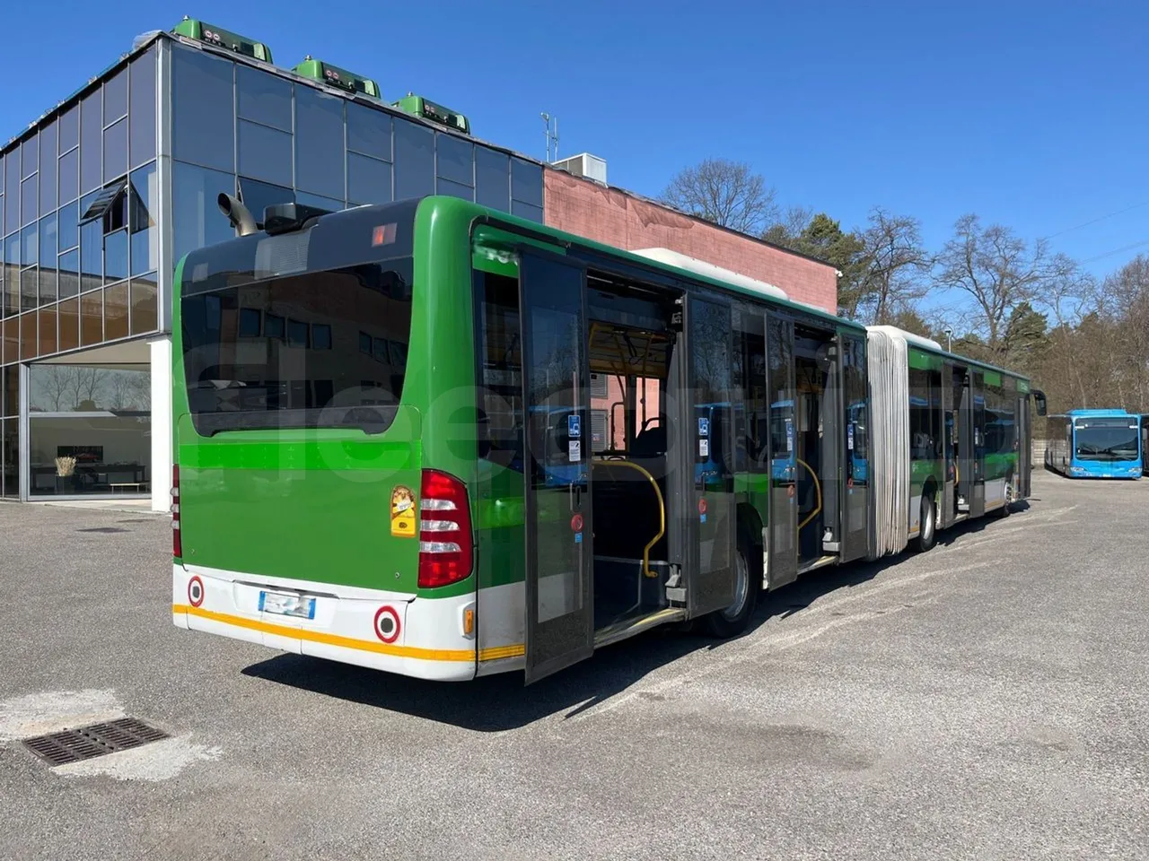 Mercedes-Benz Citaro G 0530 - Euro5 - 260kW - 17.940mt - 3/4 right rear doors open