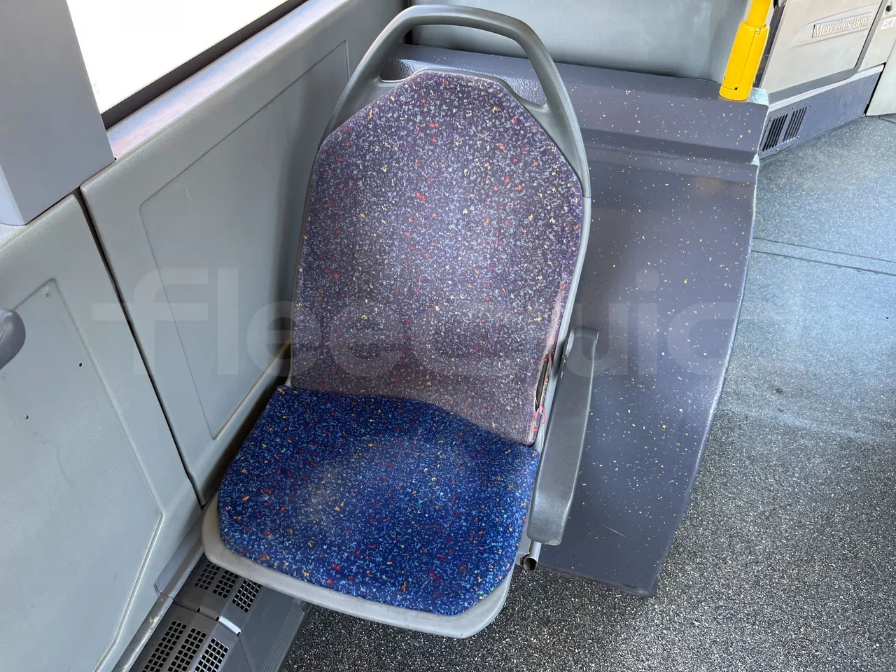 Mercedes-Benz Citaro G 0530 - Euro5 - 260kW - 17.940mt - footrest detail photo