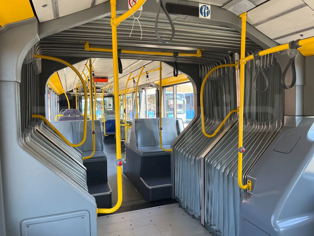 Mercedes-Benz Citaro G 0530 - Euro5 - 260kW - 17.940mt - reverse view middle aisle