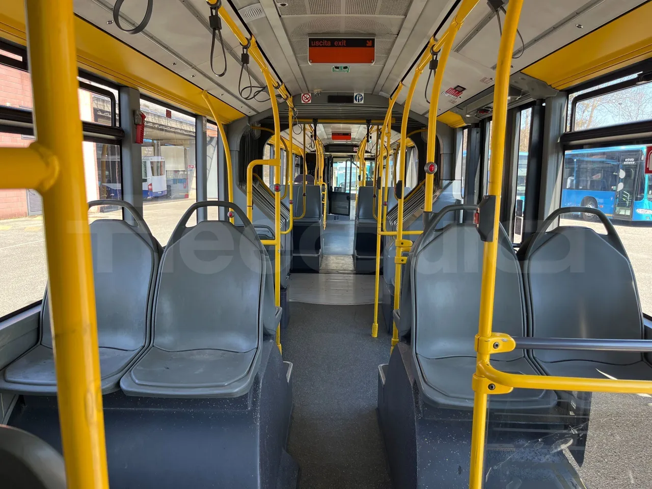 Mercedes-Benz Citaro G 0530 - Euro5 - 260kW - 17.940mt - forward view all seats last row height