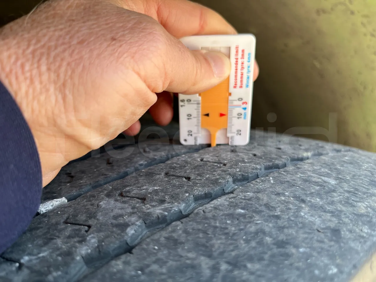 Mercedes-Benz Citaro G 0530 - Euro5 - 260kW - 17.940mt - tread condition front tires right