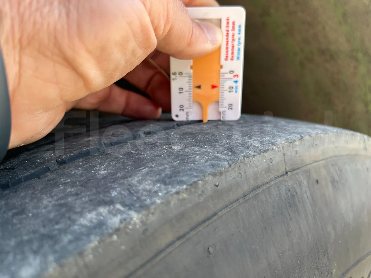 Mercedes-Benz Citaro G 0530 - Euro5 - 260kW - 17.940mt - tread condition second axle tires left