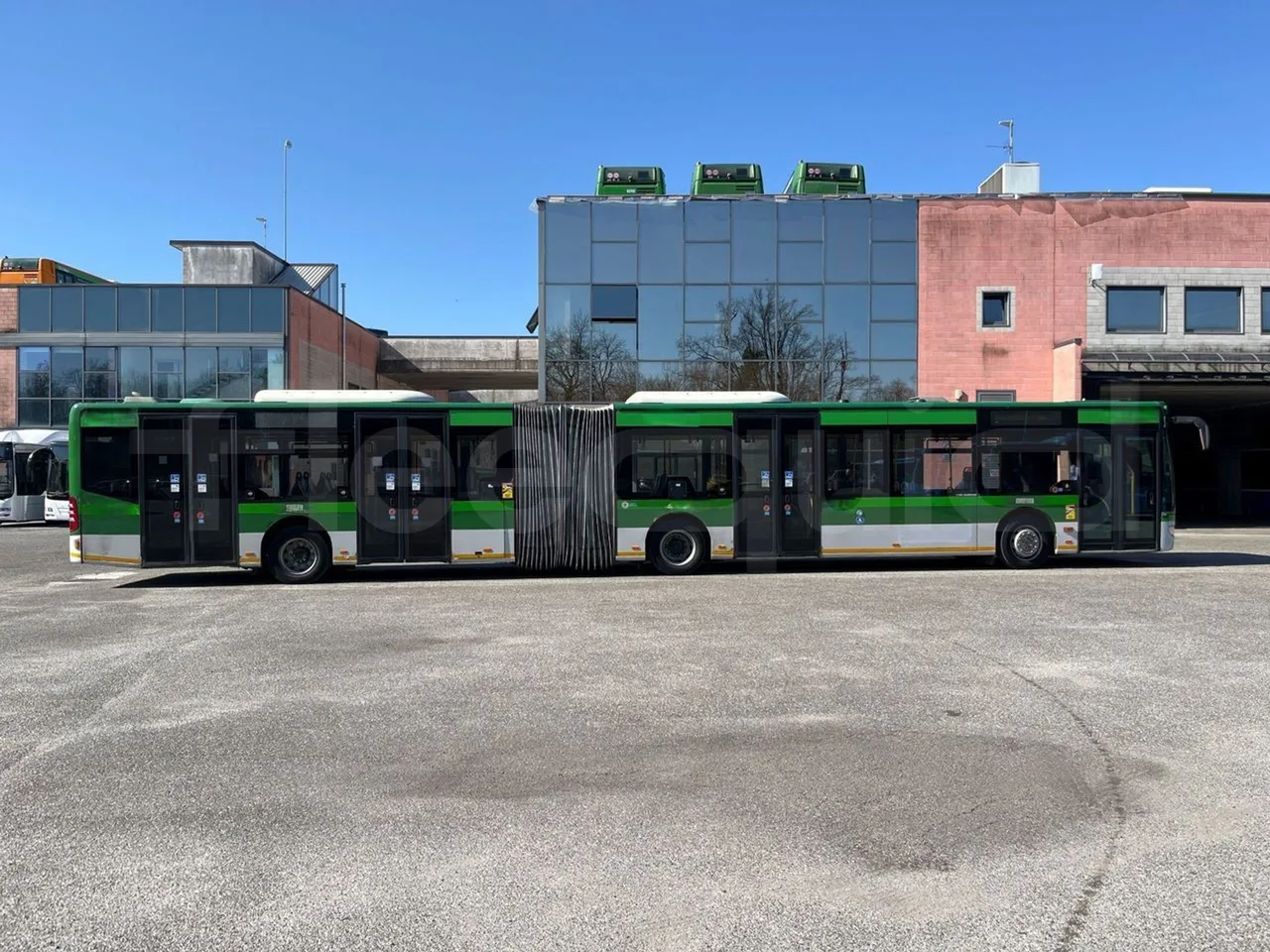 Mercedes-Benz Citaro G 0530 - Euro5 - 260kW - 17.940mt - right side doors closed