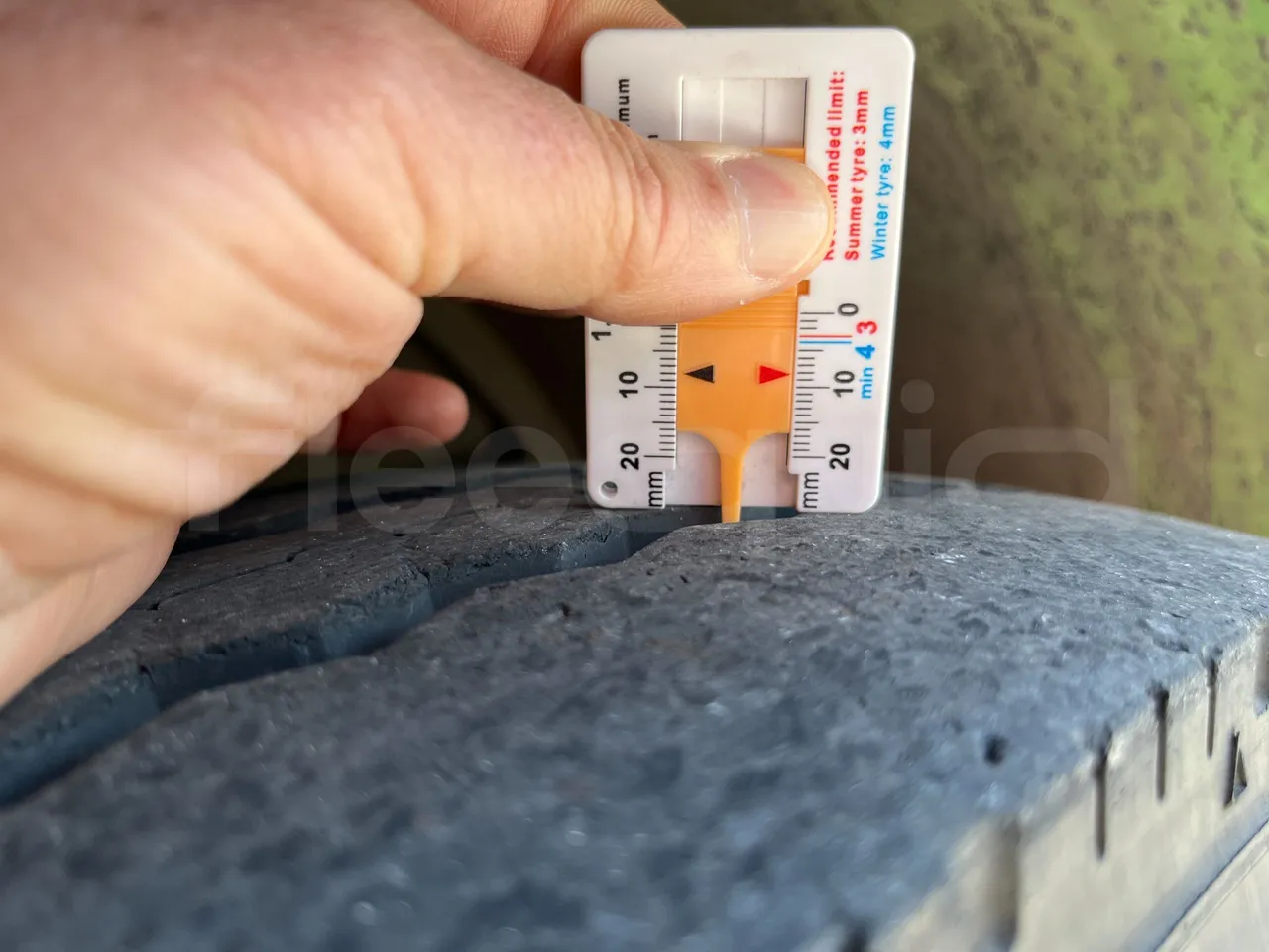 Mercedes-Benz Citaro G 0530 - Euro5 - 260kW - 17.940mt - front left tire measurements