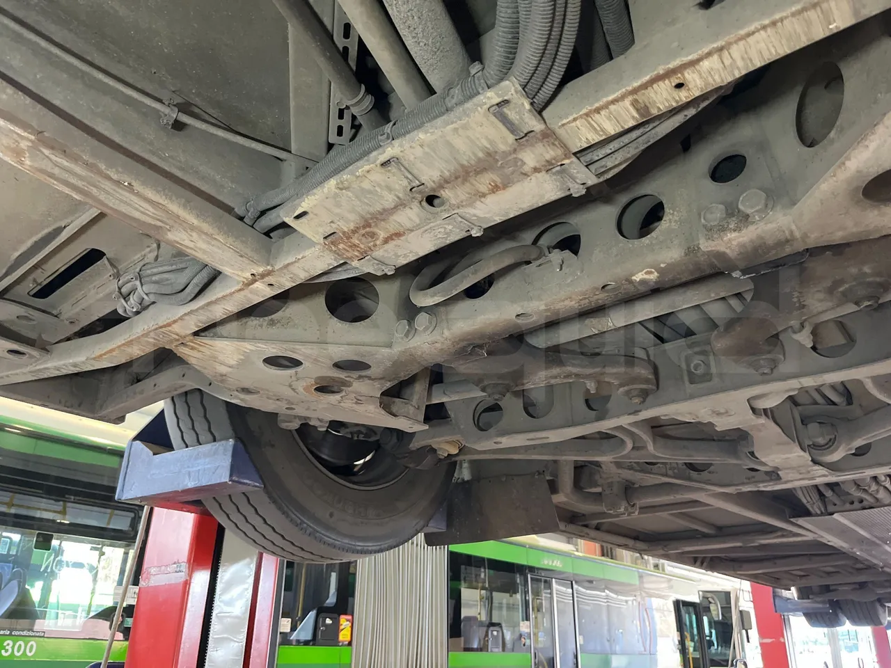 Mercedes-Benz Citaro G 0530 - Euro5 - 260kW - 17.940mt - front axle right side