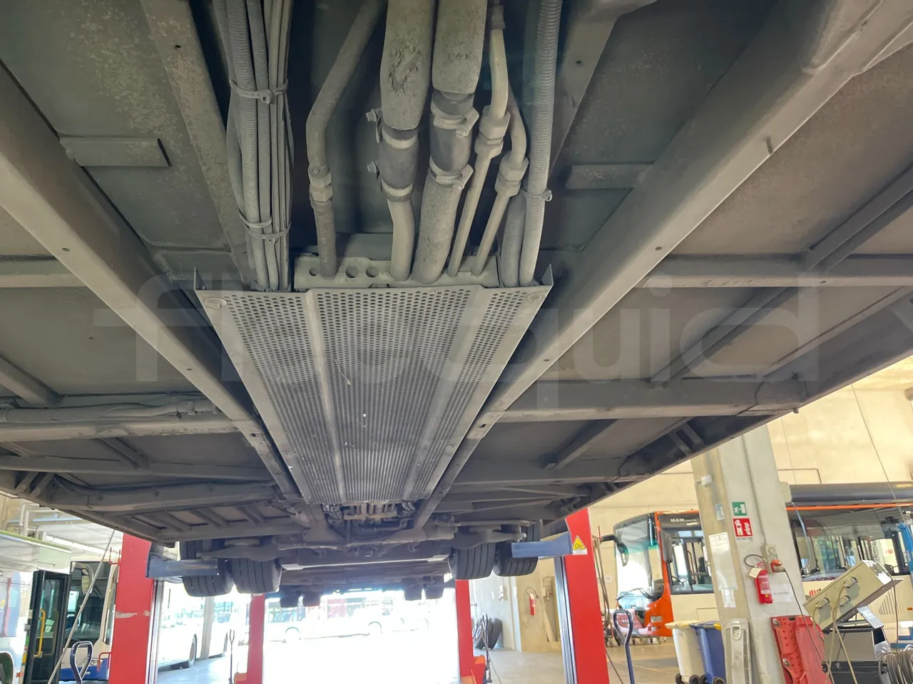 Mercedes-Benz Citaro G 0530 - Euro5 - 260kW - 17.940mt - central undercarriage photo