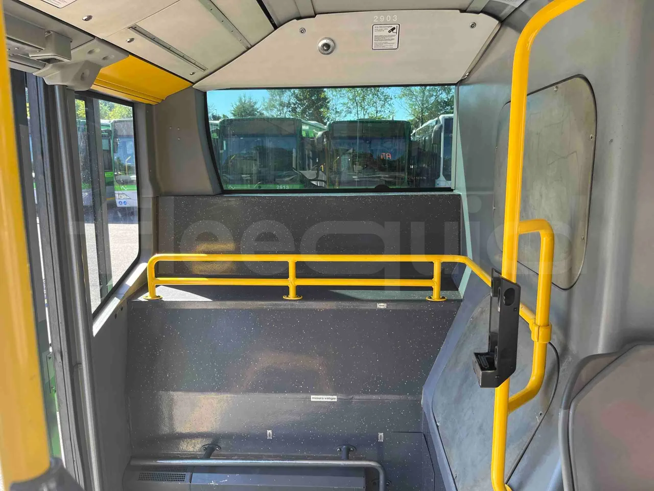 Mercedes-Benz Citaro G - jack and driver keys