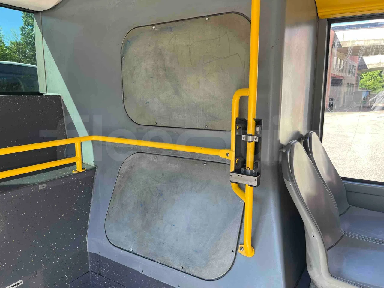 Mercedes-Benz Citaro G - floor hatches photo