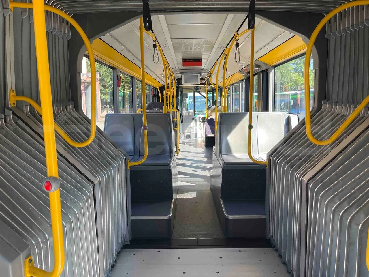 Mercedes-Benz Citaro G - Forward Seats From Middle Position