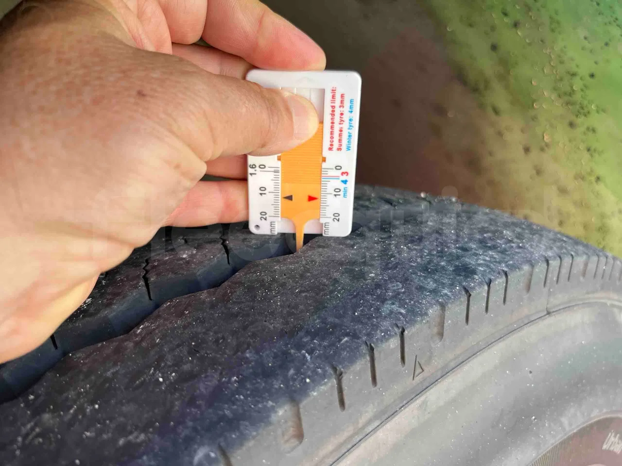 Mercedes-Benz Citaro G - First Axle Left Side: Tyre Tread