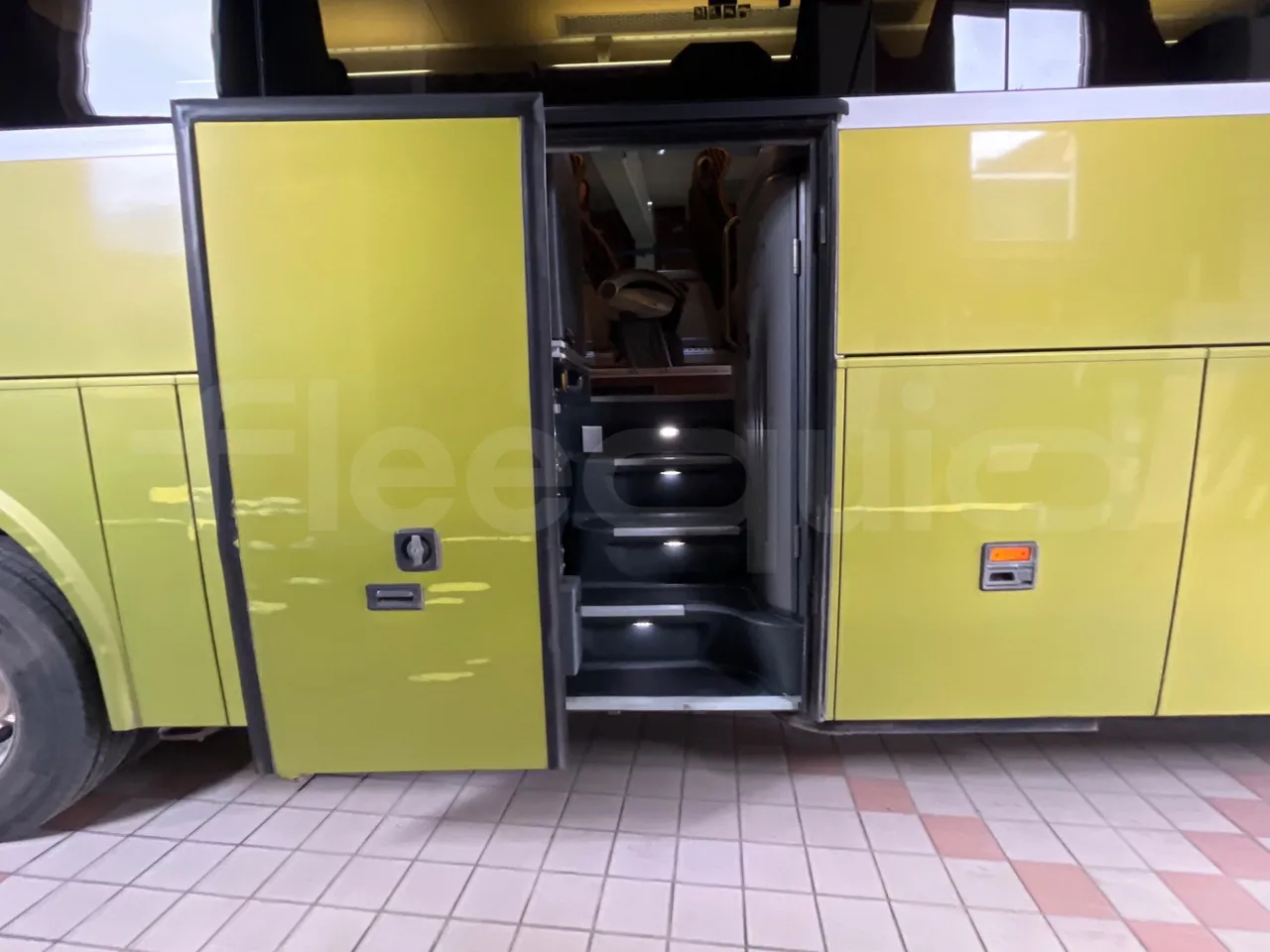 Temsa Safari HD HD12 - EUR6 - 320kW - 12.276m - front door 2 open