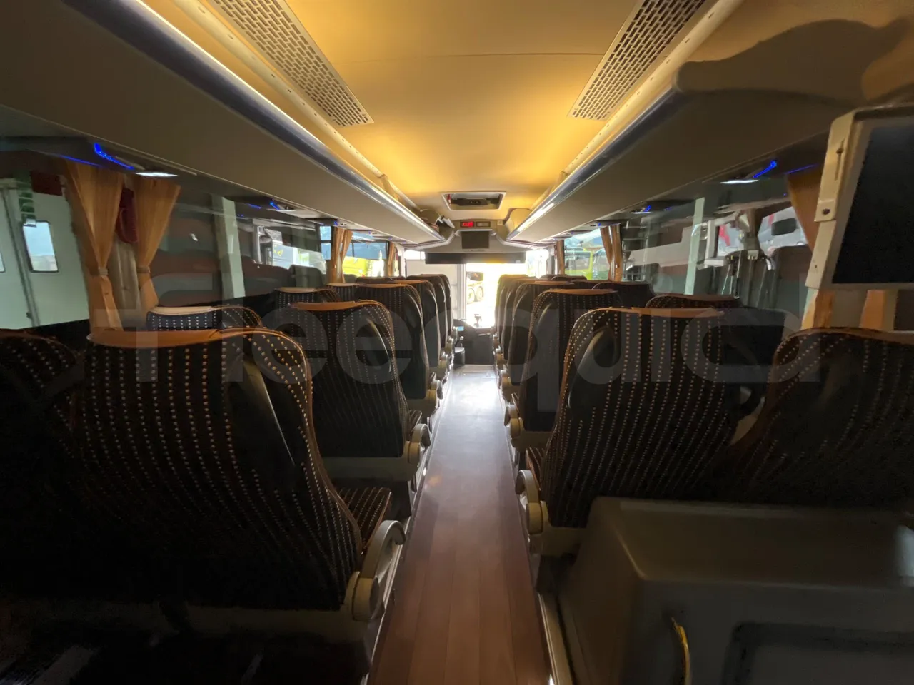 Temsa Safari HD HD12 - EUR6 - 320kW - 12.276m - forward view middle aisle