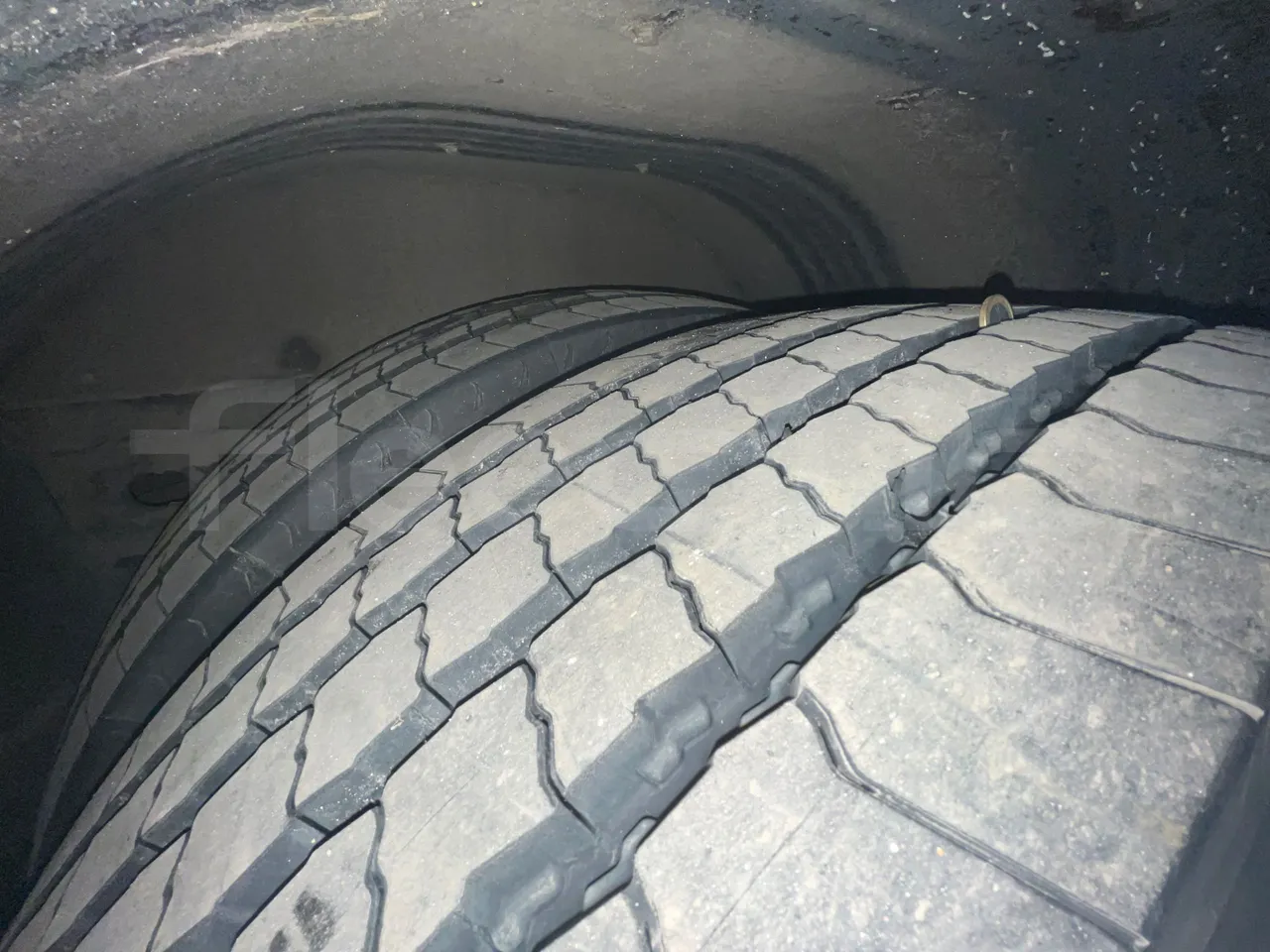 Temsa Safari HD HD12 - EUR6 - 320kW - 12.276m - tread condition front tires right