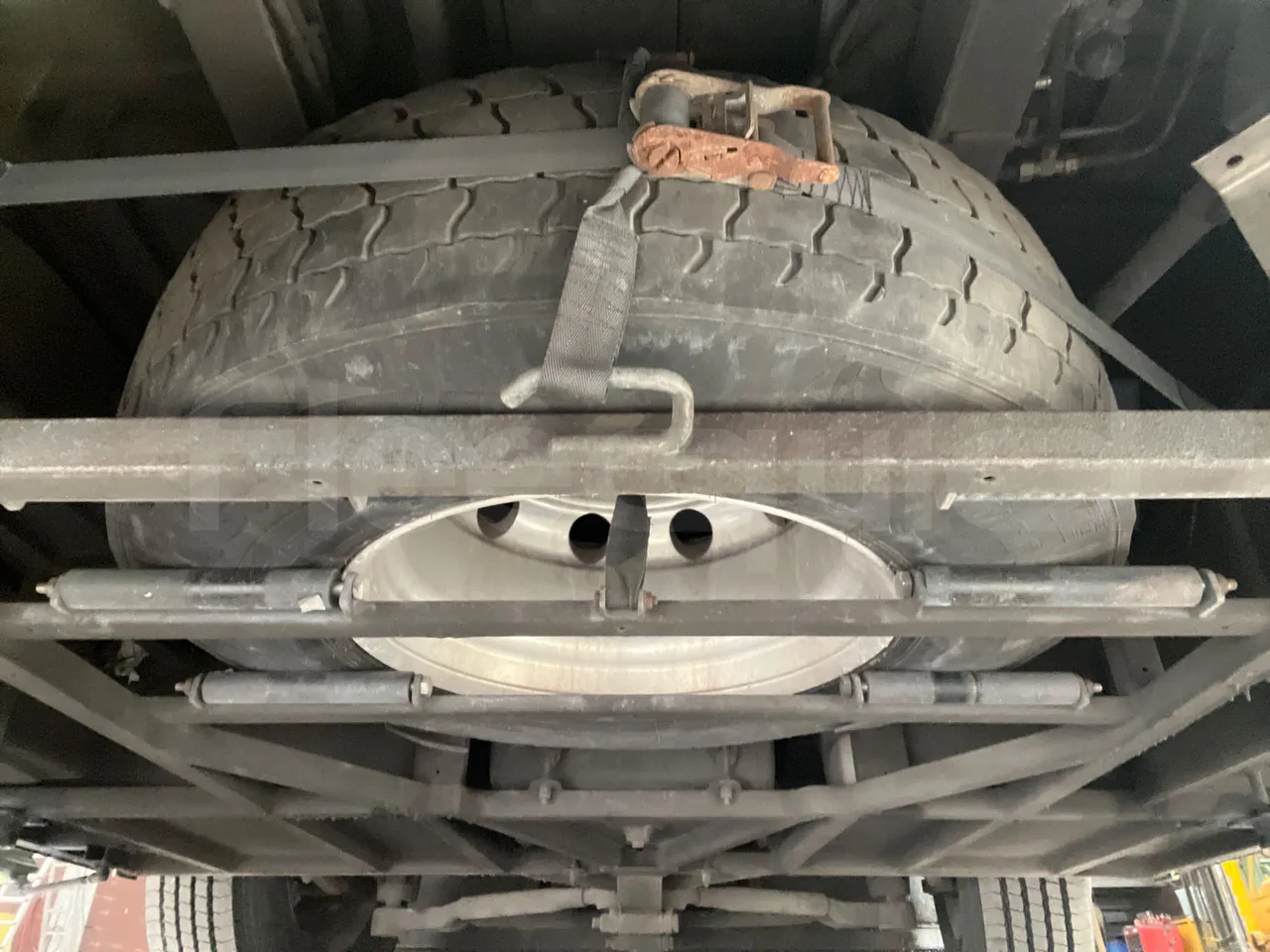 Temsa Safari HD HD12 - EUR6 - 320kW - 12.276m - tread condition second axle tires right