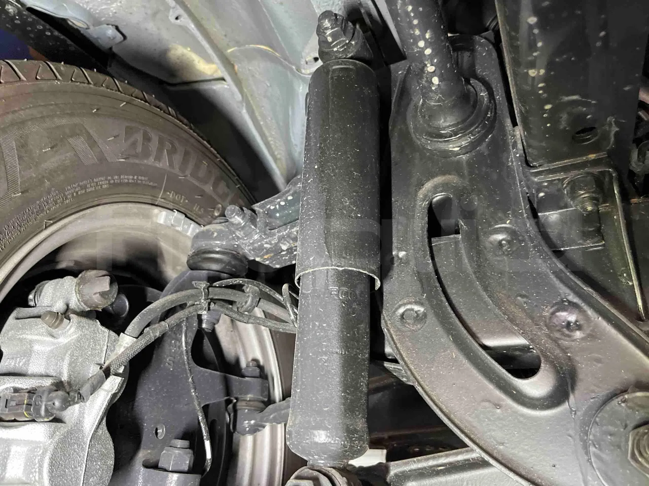 Iveco Daily - front shock absorbers left