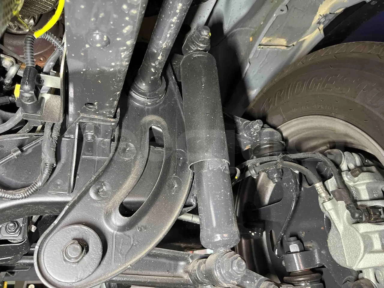 Iveco Daily - front shock absorbers right