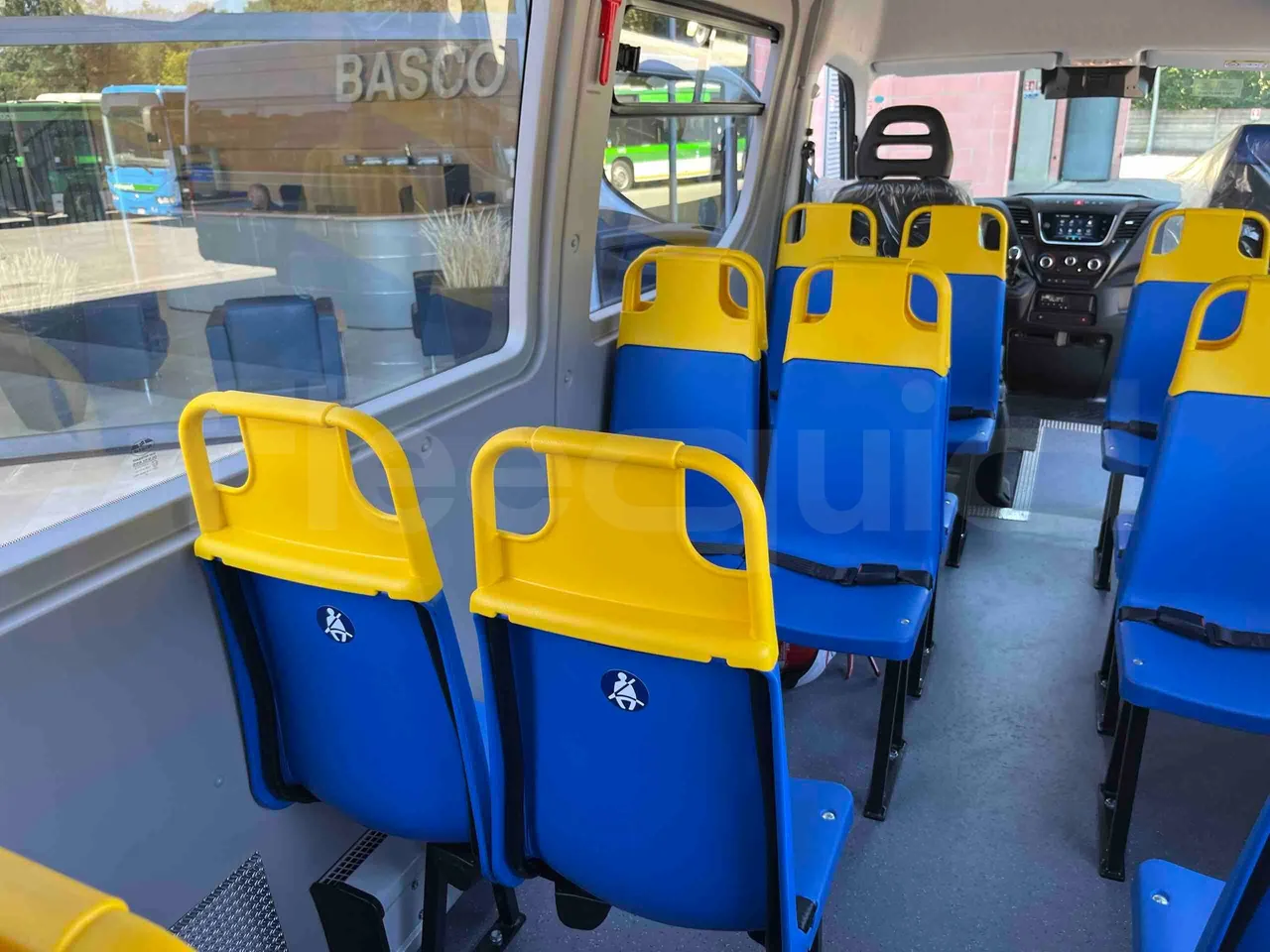 Iveco Daily - roof hatch 2