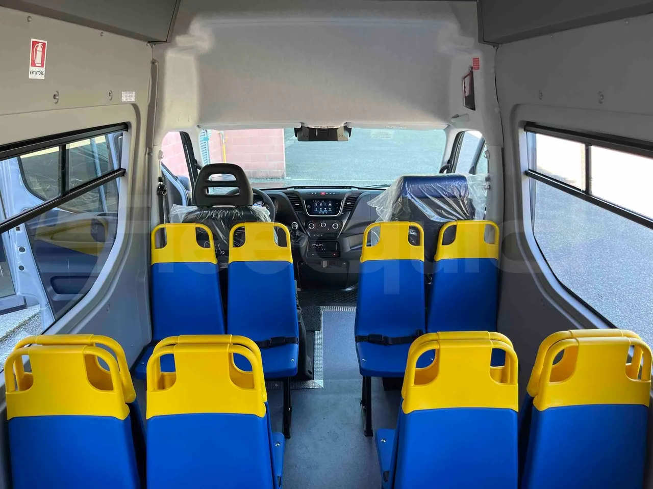 Iveco Daily - forward view middle aisle