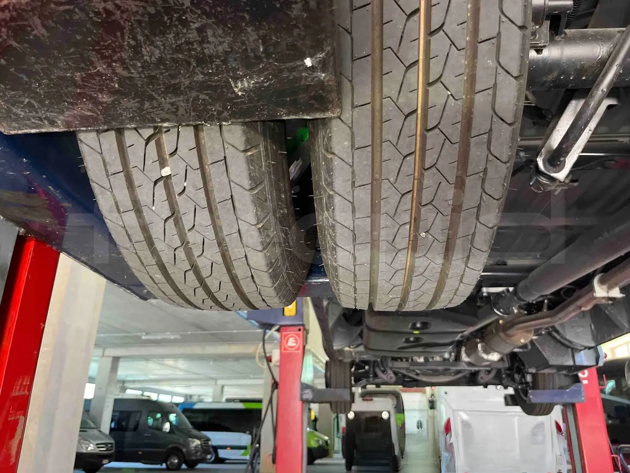 Iveco Daily - tread condition second axle tires left